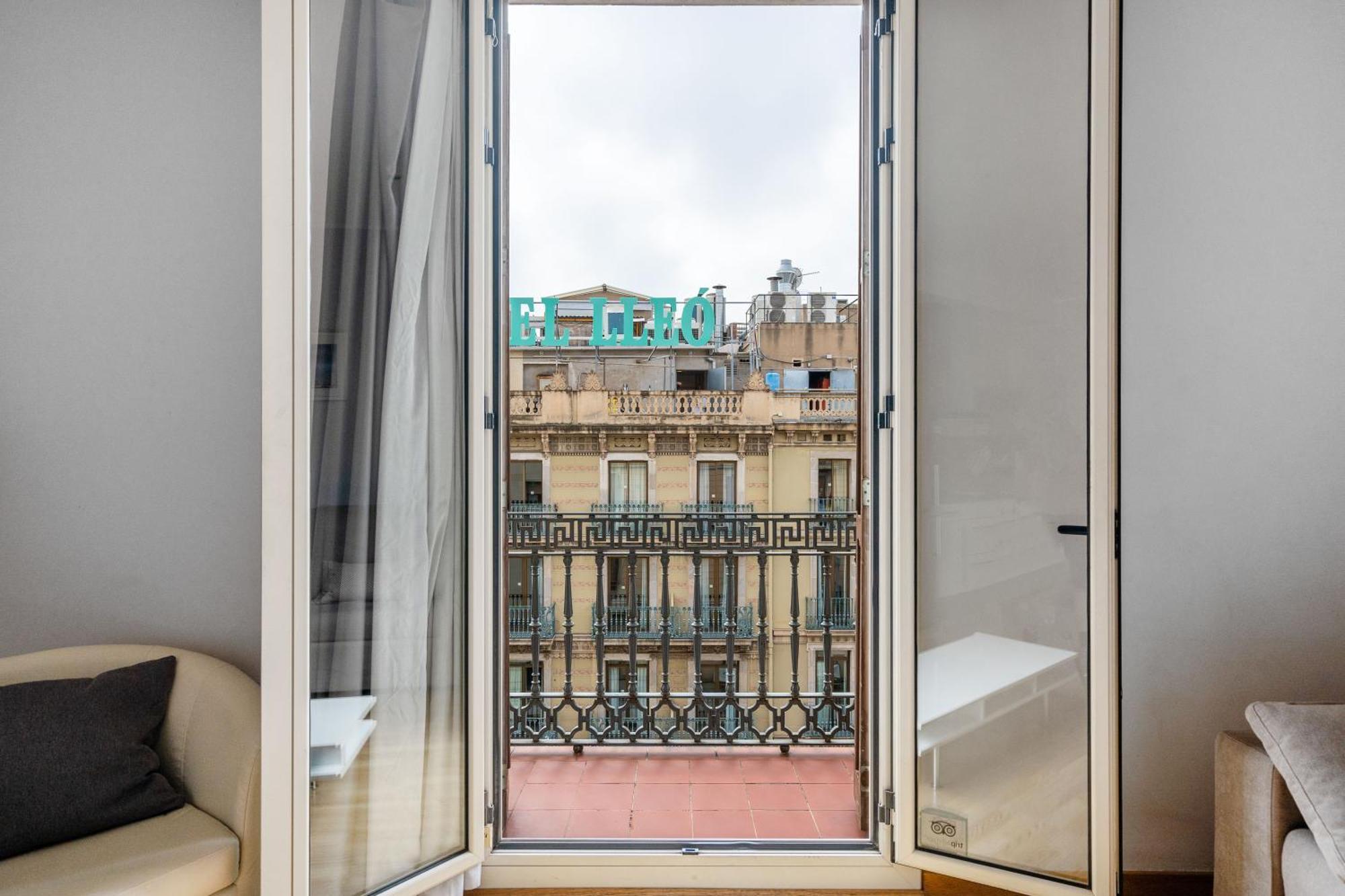Flateli Pelayo H3 Apartament *